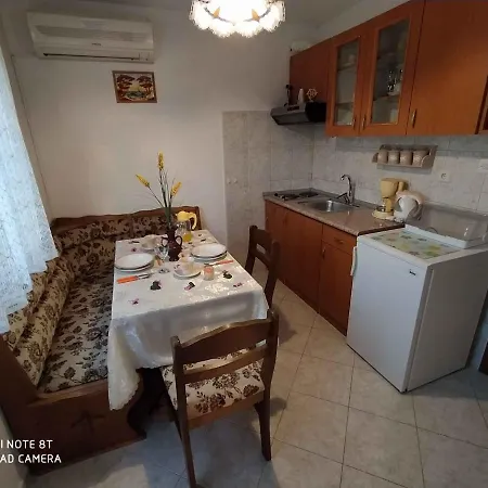 In 7337 Apartment *
