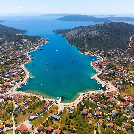 In 7337 Apartamento Vinišće